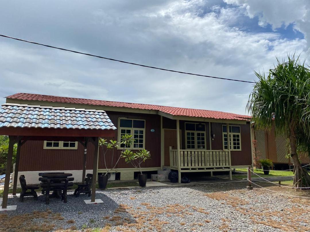 Tamteh Homestay Ayer Hitam Bagian luar foto