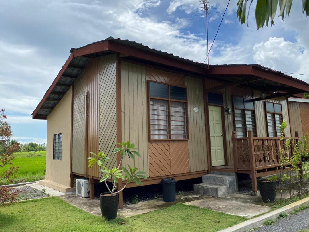 Tamteh Homestay Ayer Hitam Bagian luar foto
