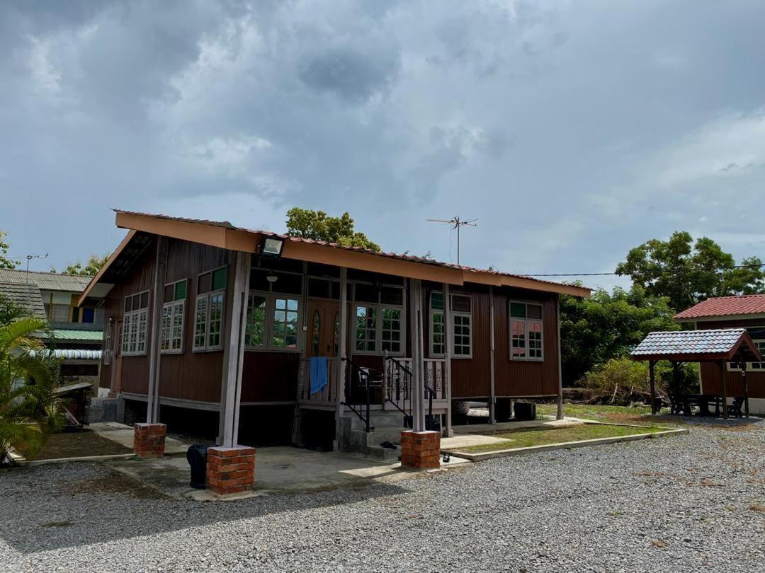 Tamteh Homestay Ayer Hitam Bagian luar foto