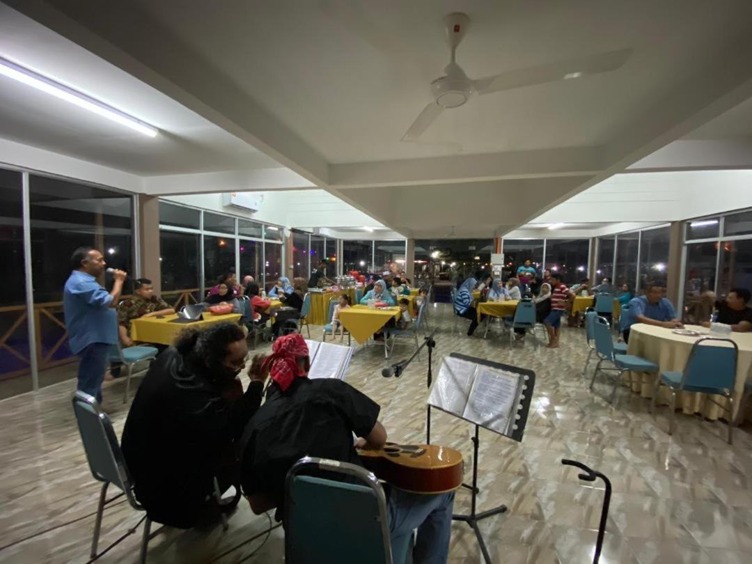 Tamteh Homestay Ayer Hitam Bagian luar foto