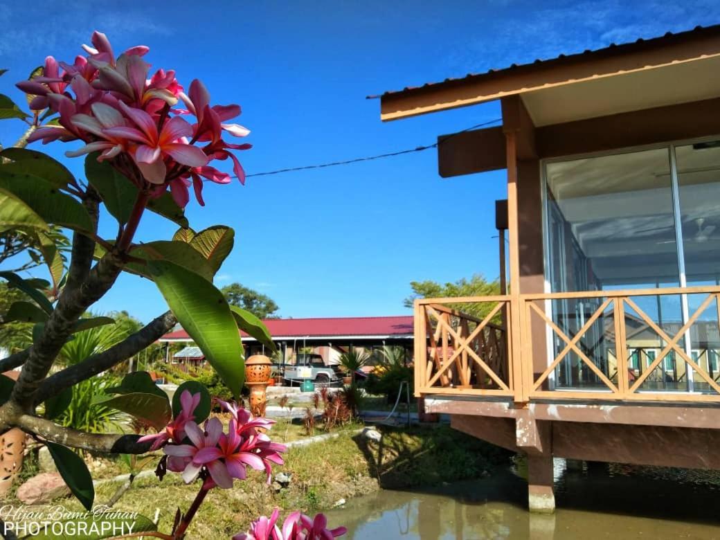 Tamteh Homestay Ayer Hitam Bagian luar foto