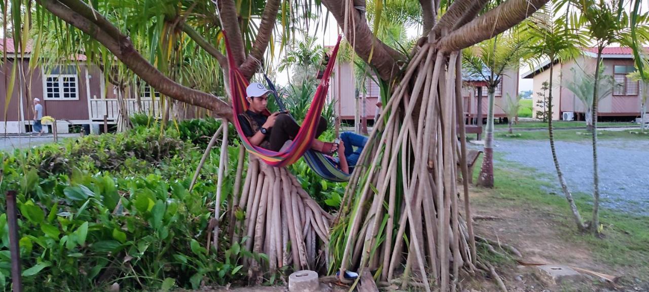 Tamteh Homestay Ayer Hitam Bagian luar foto