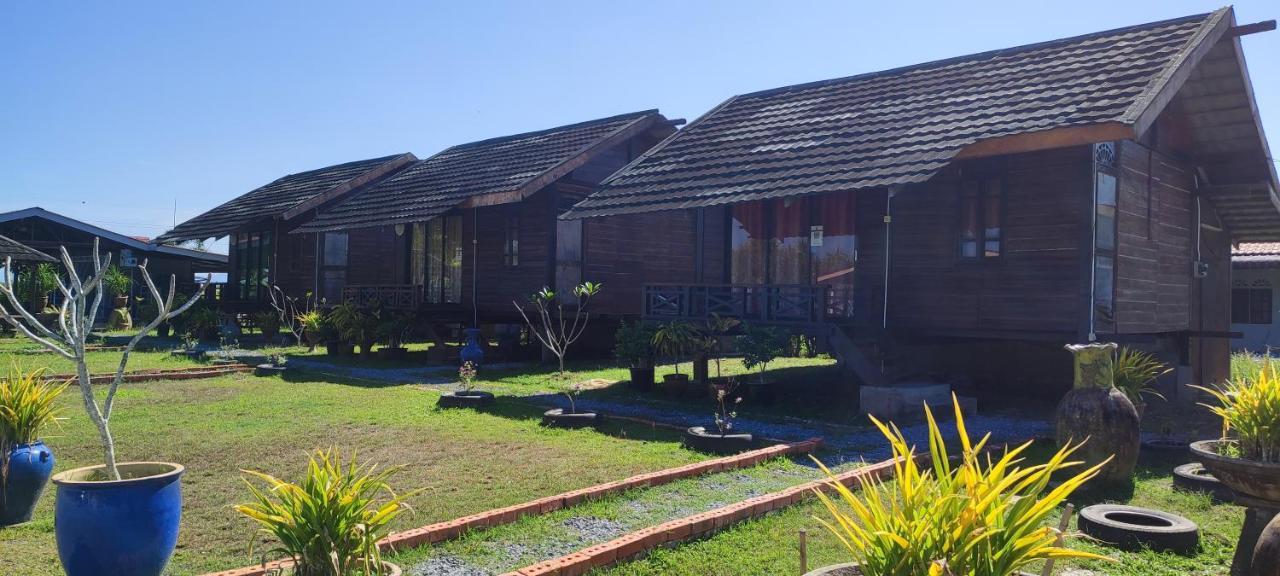 Tamteh Homestay Ayer Hitam Bagian luar foto