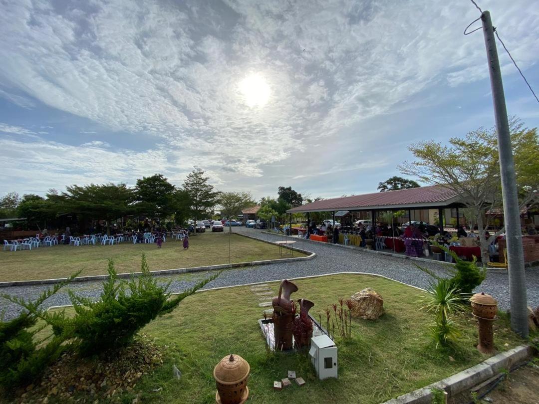 Tamteh Homestay Ayer Hitam Bagian luar foto