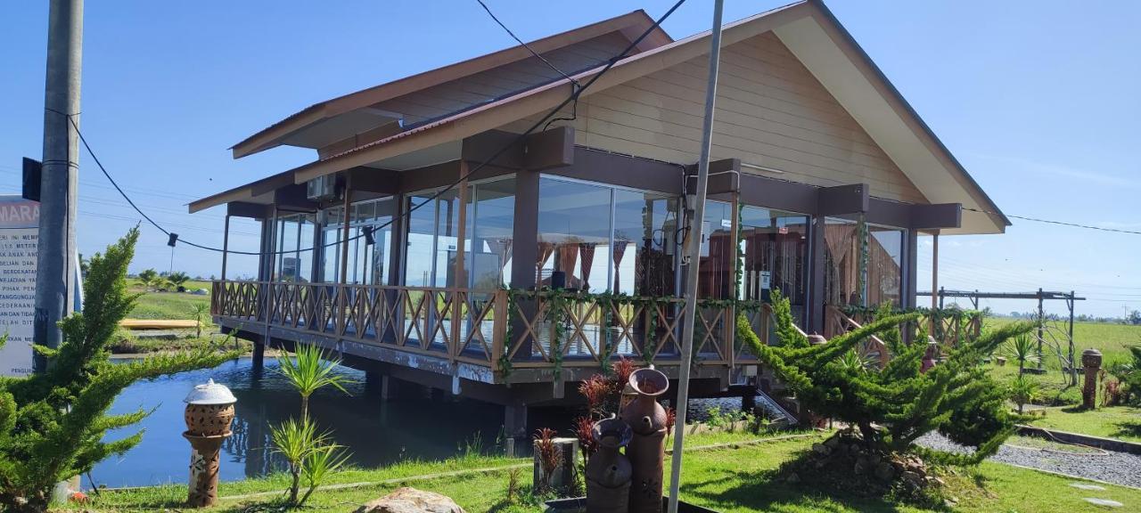 Tamteh Homestay Ayer Hitam Bagian luar foto