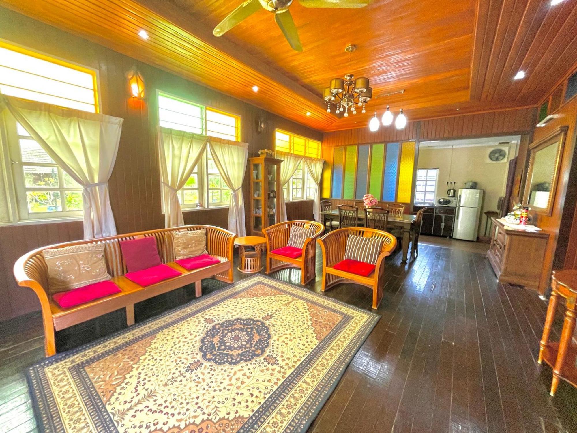 Tamteh Homestay Ayer Hitam Bagian luar foto