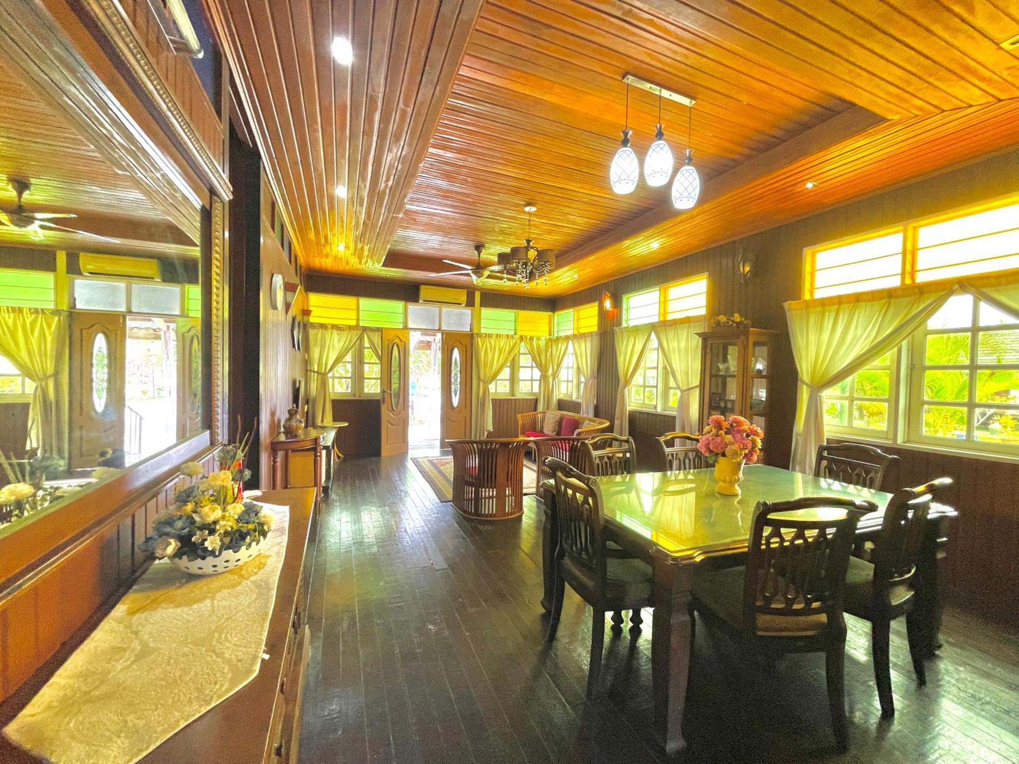 Tamteh Homestay Ayer Hitam Bagian luar foto