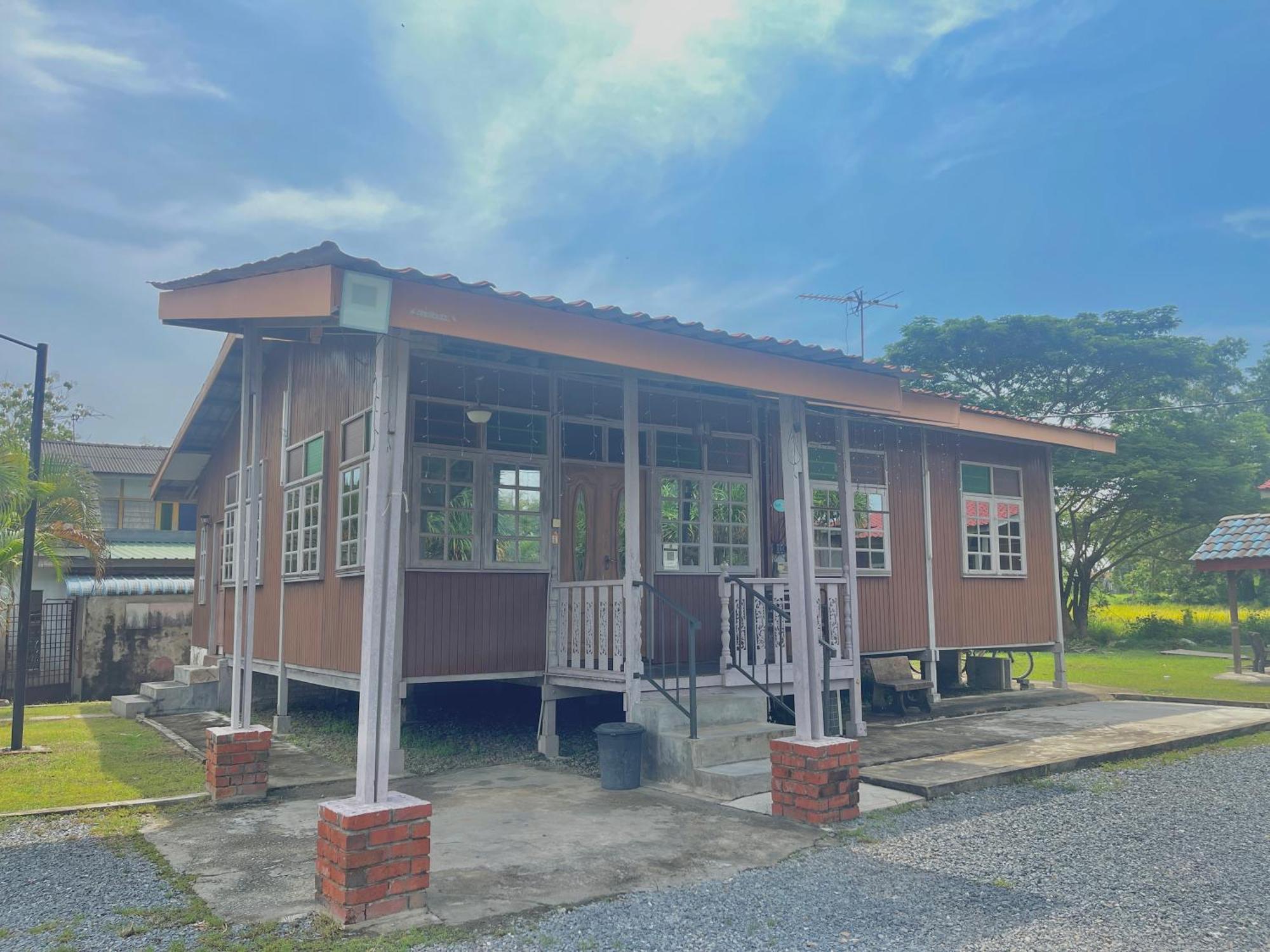 Tamteh Homestay Ayer Hitam Bagian luar foto