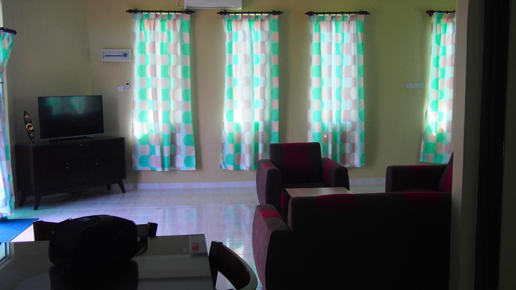 Tamteh Homestay Ayer Hitam Bagian luar foto